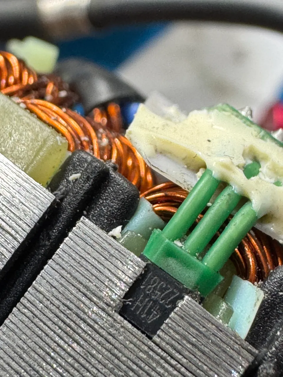 Uzwojenie silnika hulajnogi elektrycznej z bliska